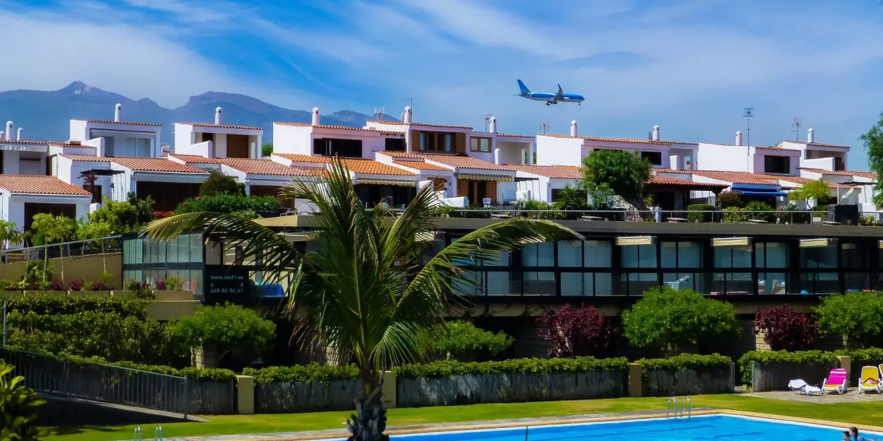 The difference between Tenerife South and Tenerife North airports
