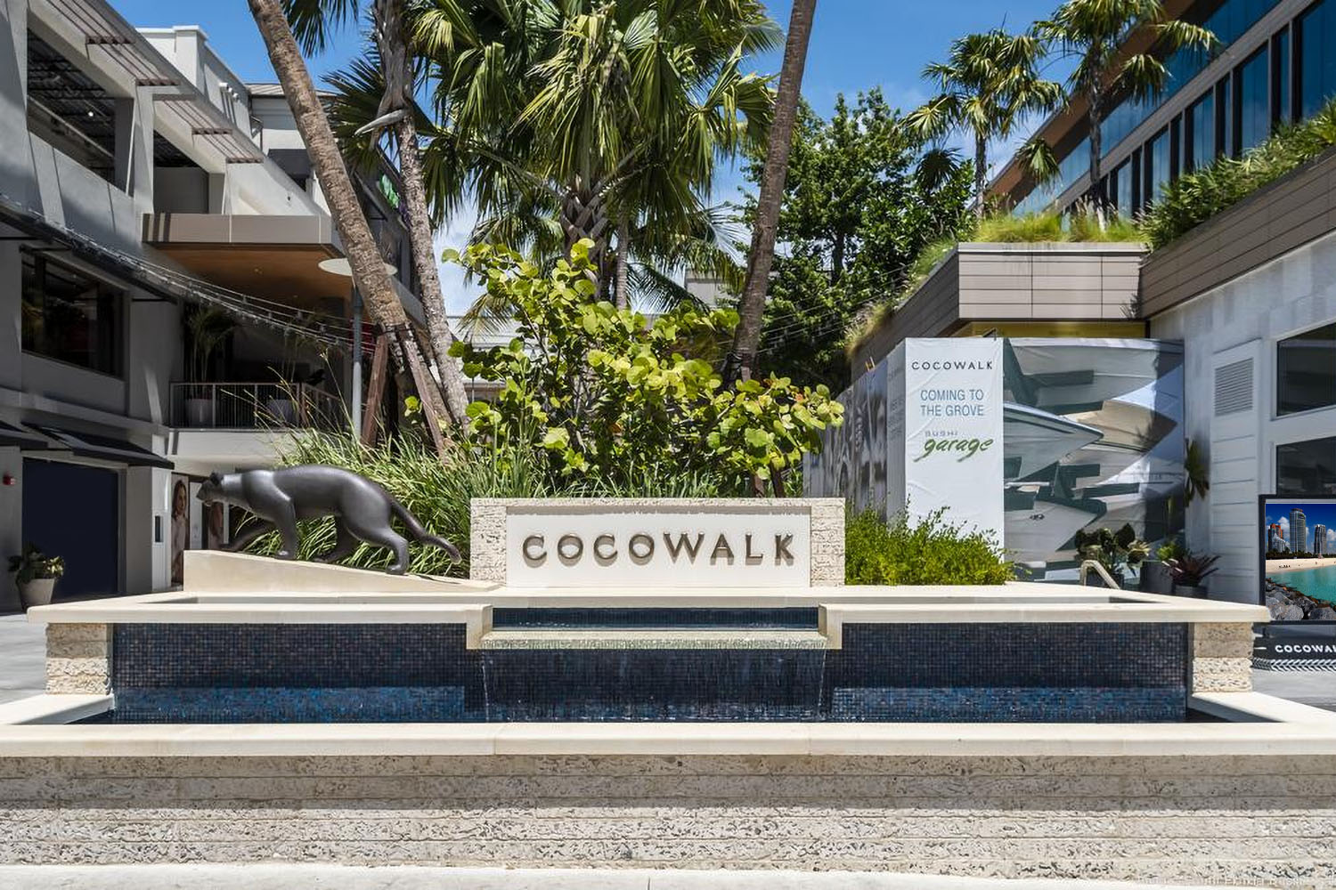 CocoWalk Shopping Mall in Coconut Grove, Miami