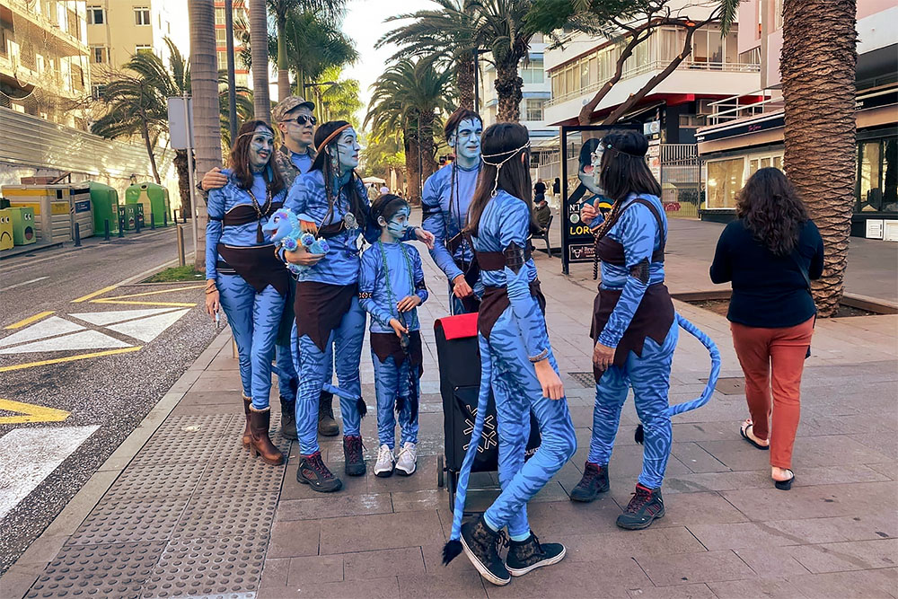 Family dressed up for the Carnival in Puerto de la Cruz, 2023.