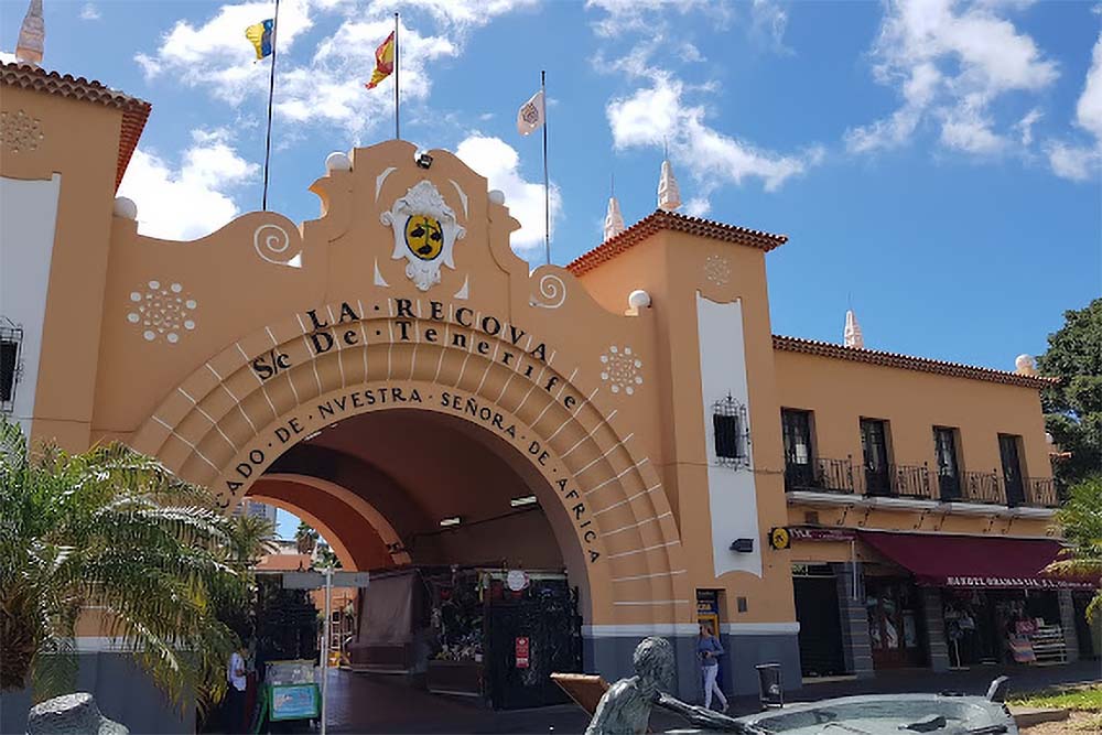 The main entrance to Mercado de Nuestra Señora de Africa